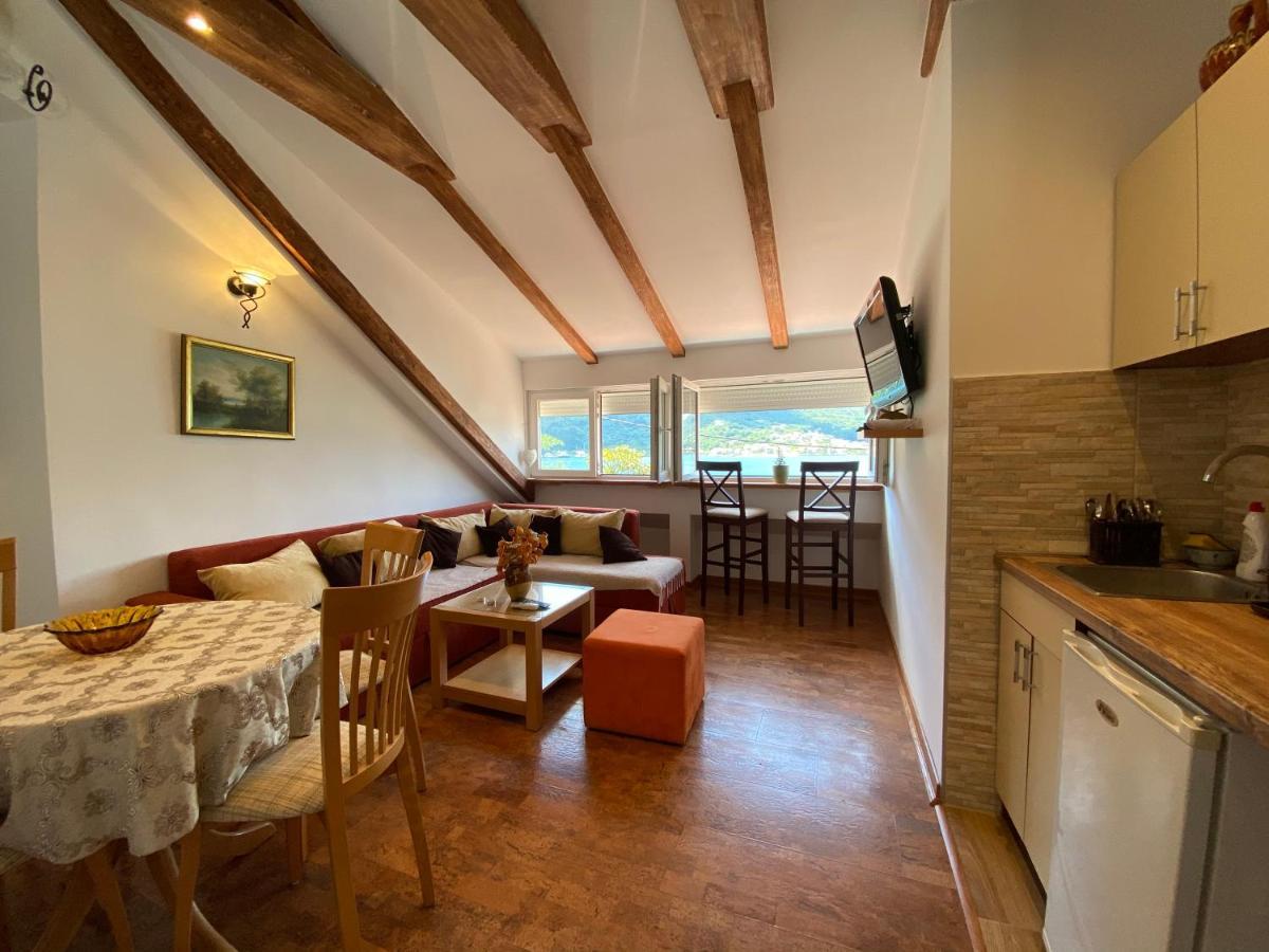 Sunny Bay Apartments Kotor Bagian luar foto