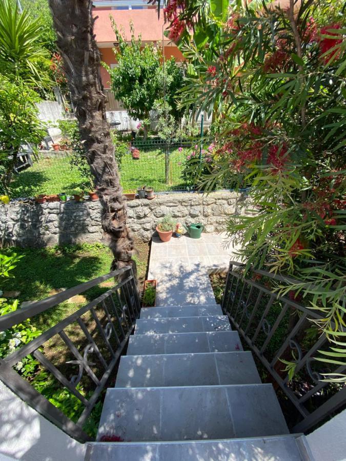 Sunny Bay Apartments Kotor Bagian luar foto