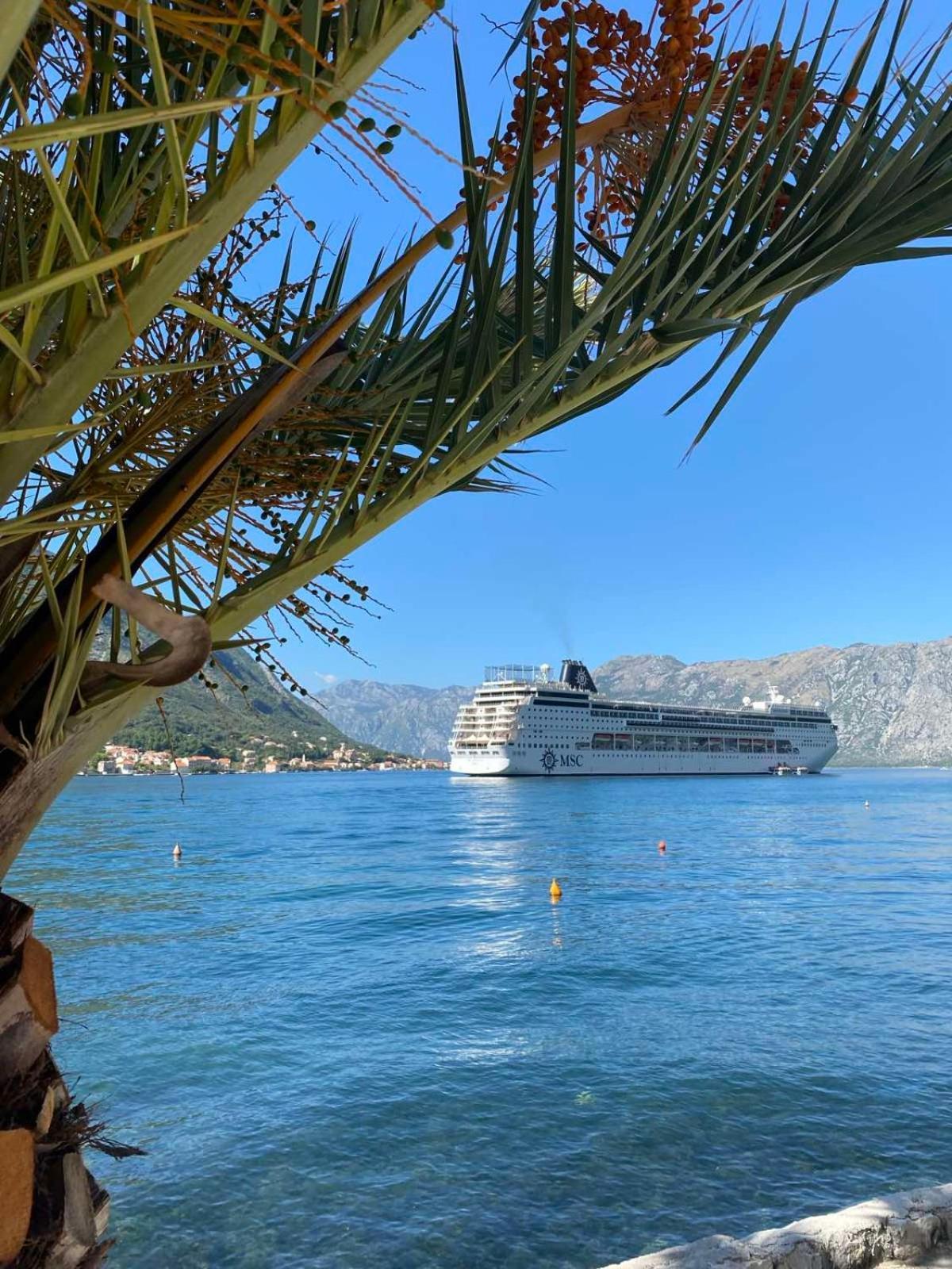 Sunny Bay Apartments Kotor Bagian luar foto